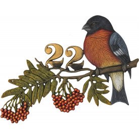 Gimpel auf Vogelbeerast