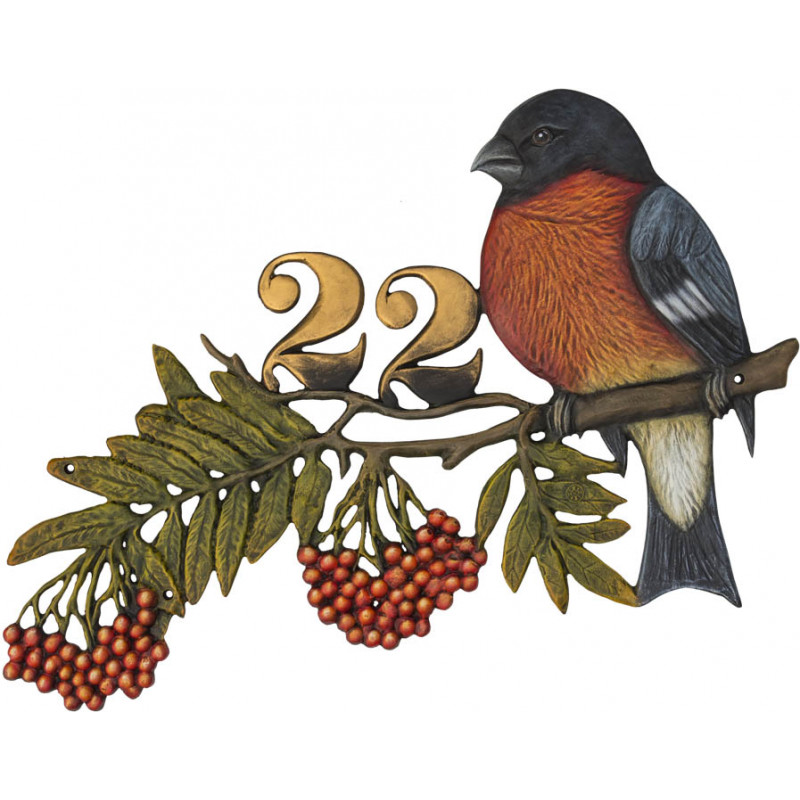 Gimpel auf Vogelbeerast