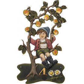 Junge und Apfelbaum