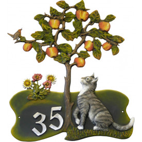 Katze und Apfelbaum